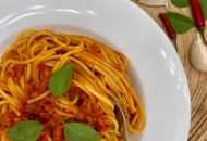 Spaghetti al ragù di lenticchie rosse