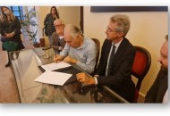 Il Trianon Viviani “adotta” piazza  Calenda  Il sindaco Manfredi e il presidente del teatro Pinto firmano la convenzione