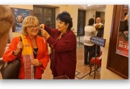 Trianon Viviani, il pubblico del teatro dona una ciocca di capelli per Mahsa Amini
